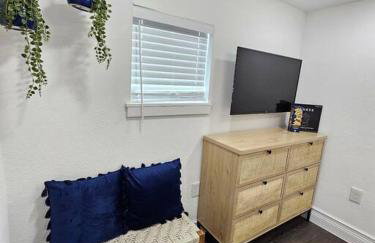 The Hideaway DT Orlando Tiny Home w Free Parking - Foto 27