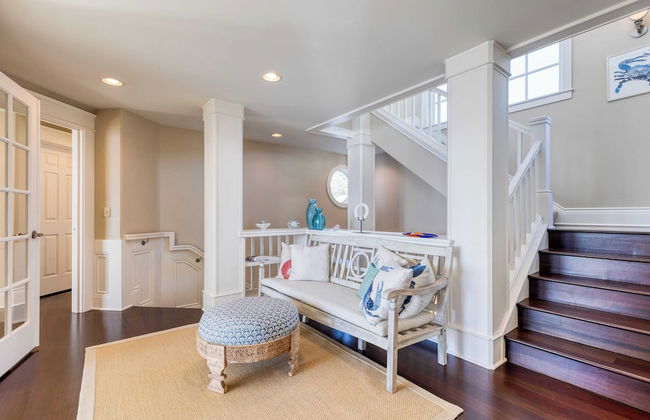 Waterfront 4bdr w/ Deck, Stunning Views, Fire Pit Cedar Street by Avantstay - Foto 15