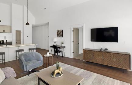 Landing Stylish 2BD Gym Clubhouse - Photo 4