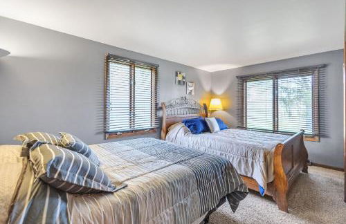 Serene Riverside Retreat home - Foto 10