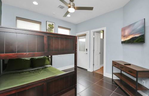 Skyline Views - Sleeps 10 Home Near Downtown - Photo 20