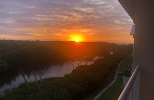 Beautiful New Luxury Townhome with Private Beach and Swimming Pools - Foto 17