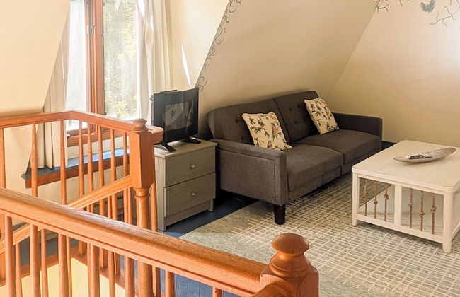 3Bedroom2Bath CarriageHouse Pet Friendly - Photo 11