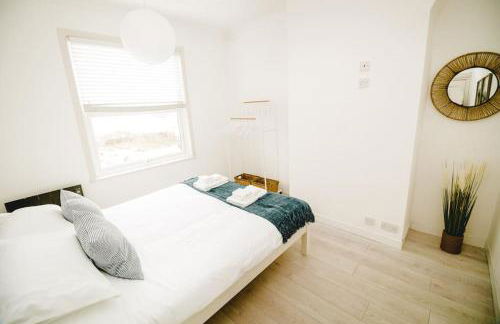 Sea View Beachfront House - Photo 16