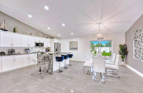 Glamorous Newly Built Pool Home, Tiki Hut, Huge Patio, Air Hockey in Delray Beach Near The Ave! - Foto 12