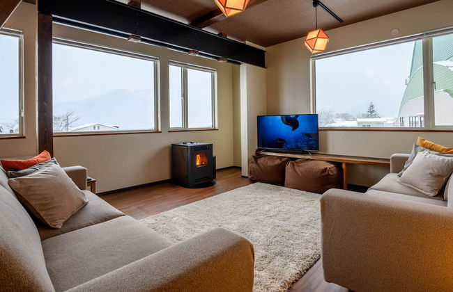 Iroha Nozawa - Photo 9