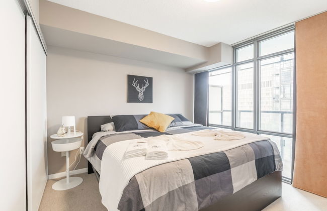 Stylish Suite in Downtown Toronto - Photo 6