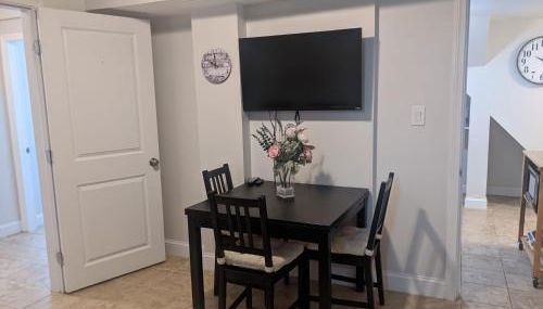 Brighton Apartment Sleeps 3 - Steps to Bus Line - Foto 2