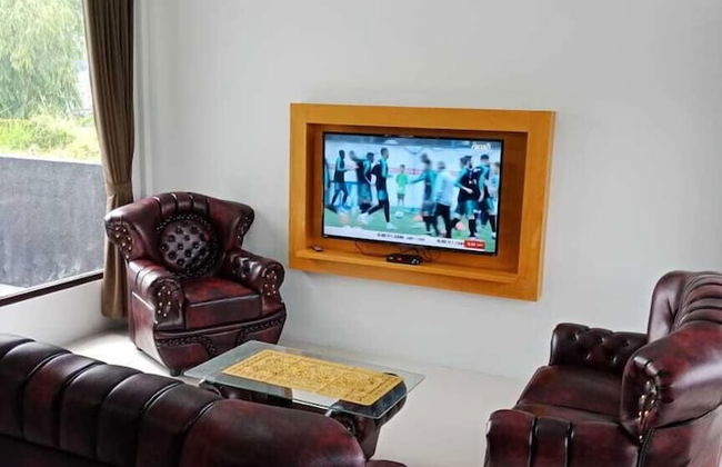 Villa Fahim 2 Puncak 4 Bedroom - Photo 8