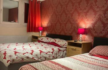 "Snooze Central" - City Centre Apartments above Victoria Centre Shopping Centre with full Kitchen in Milton Street - up to 4 Beds - most Central Location next to the Hilton Hotel - Outdoor Parking for Cars or Vans five pounds a day - Sunday 1pm Check-Out - Photo 11