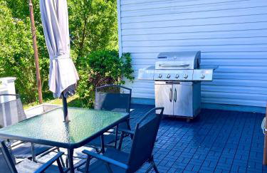 Cozy 3 Bedroom Home a short walk to Main Street Shadow Lake Dance Night Club - Foto 2