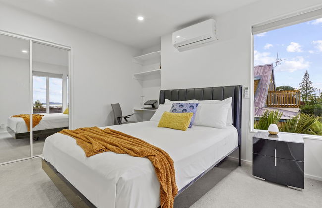 High-end Modern Villa Spa Pool & Views - Photo 6