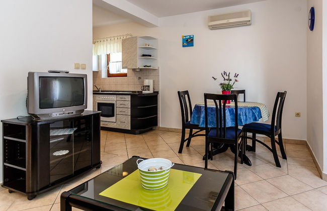 Comfortable and Sunny Krk Apartment - Photo 9