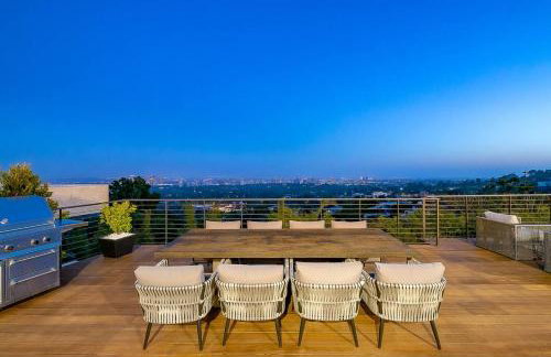 Stunning Modern Estate in BH with Pool, Spa, and Views - Foto 39