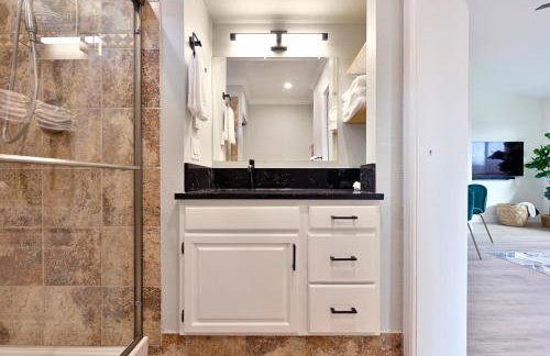 Modern Upstairs Loft - Newly Renovated! - Foto 20