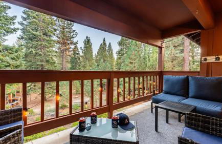 Walk to Lake, Dining+shops 5mins to Ski Resort Incline Paradise by Avantstay - Foto 1