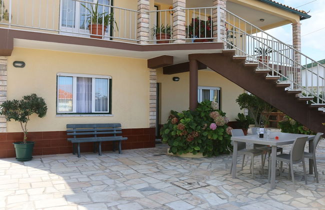 3 Bedroom Apartment in a Ground Floor of a Vila Wseparate Kitchen Living Room - Foto 59