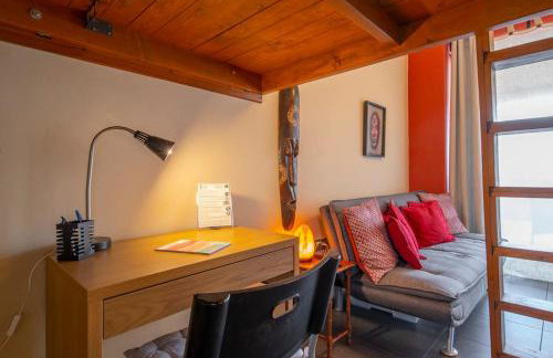 The HostMaster Ethnic Touch Feel Studio - Photo 7