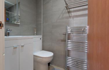 Numero Uno Ensuite 3BR Flat Hot Tub Wifi Parking Contractor and Group Friendly - Foto 10