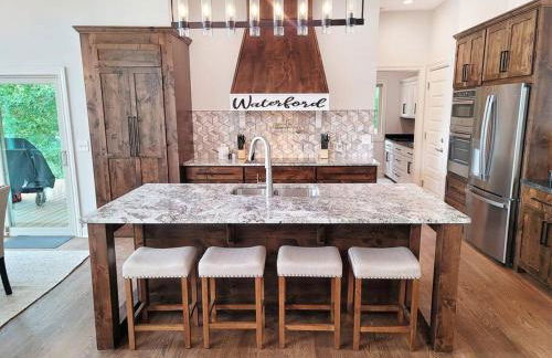 Magazine-Featured Mansion, Golf Green, Casino, etc - Foto 25