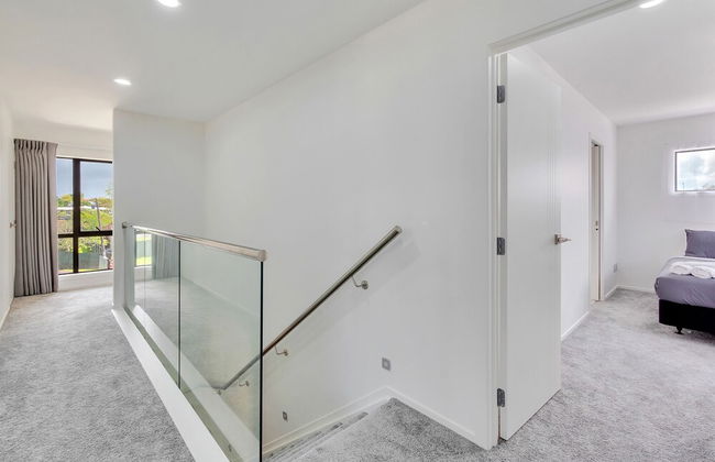 Superb Holiday Home near Airport - Foto 24