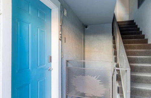 Stylish-Serene Midtown Getaway: Retreat for Two - Foto 11