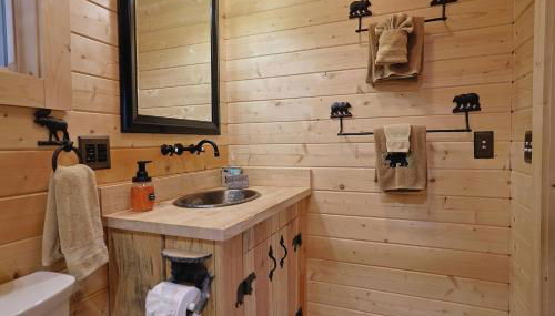 Couple Retreat Cabin-near Smoky Mountain Railroad-Hot Tub - Foto 5, Shower