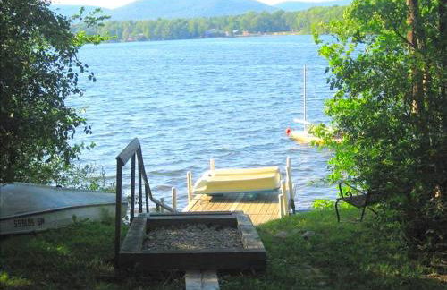 Charming Cabin with Serene Lake Views for a Family Getaway near Pittsfield, Massachusetts - Foto 9