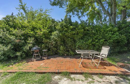 Charming Waterfront Cabin Cabin - Photo 4