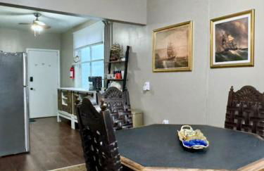 Comfy, Close to Downtown with Lake & Lift Bridge Views - Foto 32