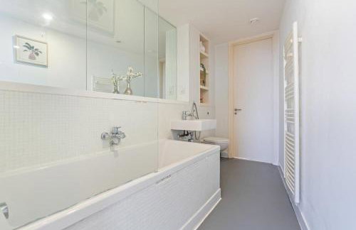 High-Rise Luxury 2-Beds and 2-Baths - Central - Relocation, and Family Friendly - Foto 8