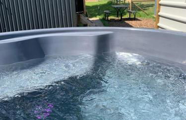 Shepherds Hut with Scandinavian Hot Tub and hydromassager - Foto 23