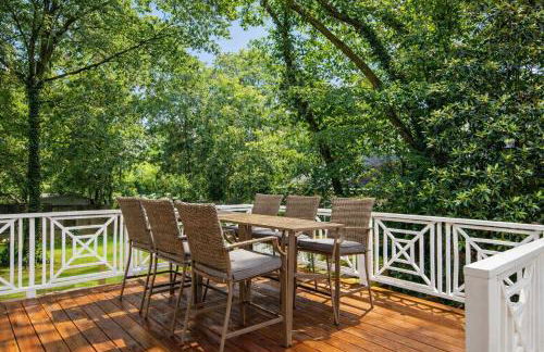 Speakeasy Family Retreat with Skyline Views - Foto 5