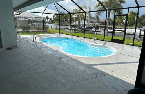 Cozy 2 BR Waterfront home with Heated Pool - Foto 51