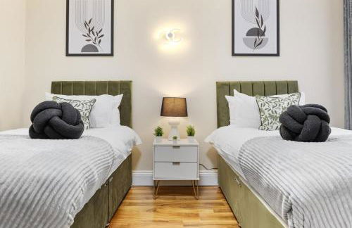 Lovely 4-BR Home In Leyton - Sleeps 14, Near Tube, Arcade, 100inchTV - Foto 65