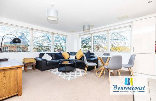 LILYPAD by BOURNECOAST- A Lovely Second Floor Flat in Poole Town Centre with a Lift - FM10693 - Foto 1