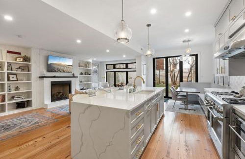 Designer 3 BR Townhome with Beautiful Backyard - Foto 18