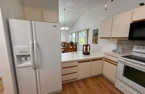 Stylish budget friendly retreat! - Foto 34