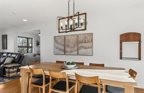 4BR Home with 4 Private Bathrooms 20 Min from Airport - Foto 9