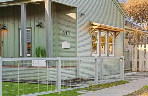 Designer Home, Walk to River - Foto 8