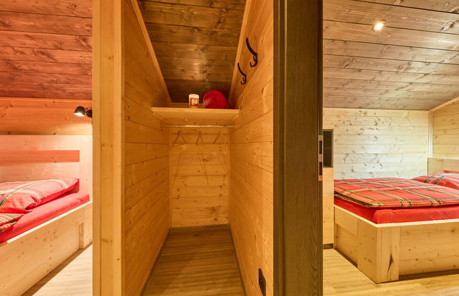 Luxe Timber Lodge & Pet Retreat - Photo 25