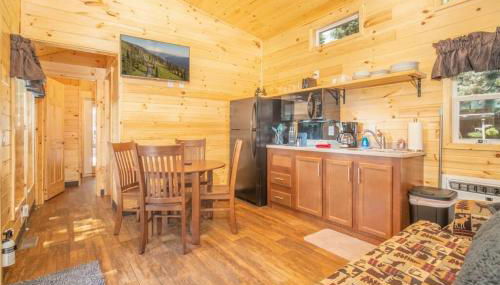 The Bear Den Cabin #12 at Blue Spruce RV Park & Cabins - Foto 5