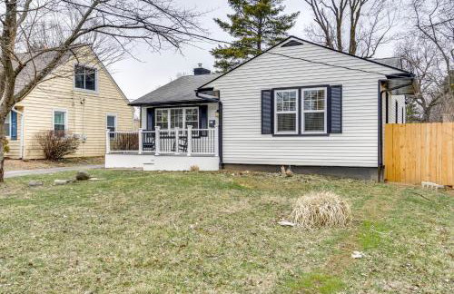 Screened Patio and Fire Pit Modern Westerville Home - Foto 30