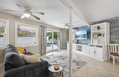 3BR 2BA Heated Pool Home Pool Table Great Location - Foto 3