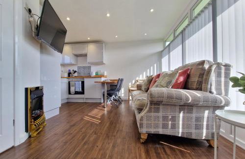 67 Broadside Holiday Chalet near Broads & Beaches - Photo 1