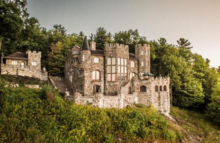 HIGHLANDS CASTLE overlooking Lake George plus 2 other CASTLES & SUITES - Foto 8