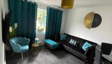 Large Stylish 2 Bedroom Apartment Stevenage Sleep 6 - Foto 2