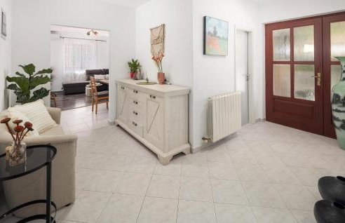 Lovely Home In Tinjan - Photo 34