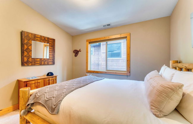 Washoe Chalet by Avantstay Game Room, Hot Tub, Putting Green & Fire Pit - Foto 27