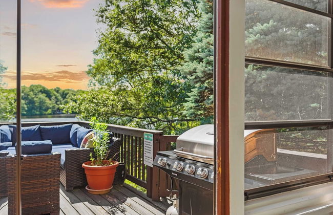 Waterside Haven by Avantstay Lakefront, Hot Tub, Game Room, Fire Pit - Photo 38